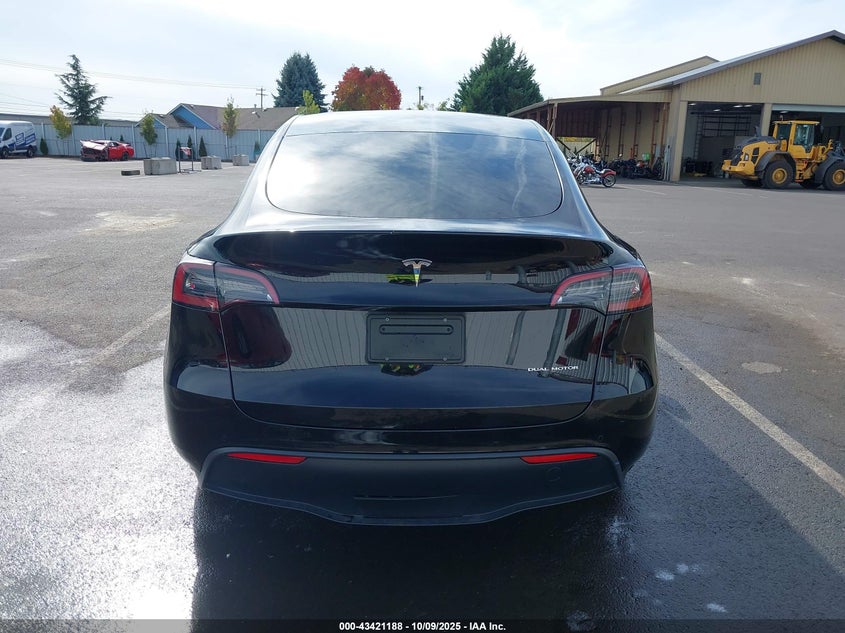 2022 Tesla Model Y Long Range Dual Motor All-Wheel Drive VIN: 7SAYGAEE5NF543820 Lot: 43421188