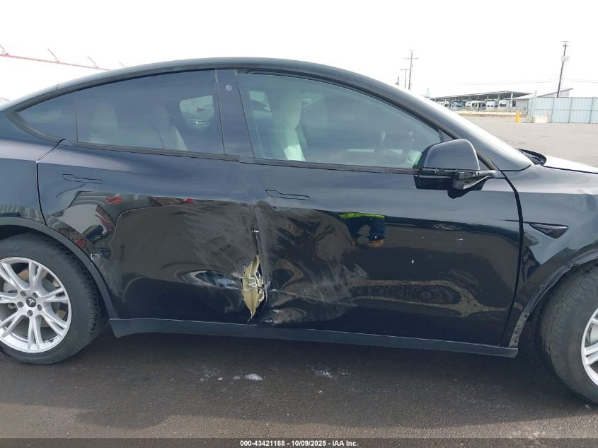 2022 Tesla Model Y Long Range Dual Motor All-Wheel Drive VIN: 7SAYGAEE5NF543820 Lot: 43421188