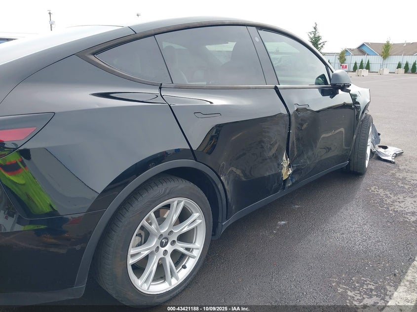 2022 Tesla Model Y Long Range Dual Motor All-Wheel Drive VIN: 7SAYGAEE5NF543820 Lot: 43421188