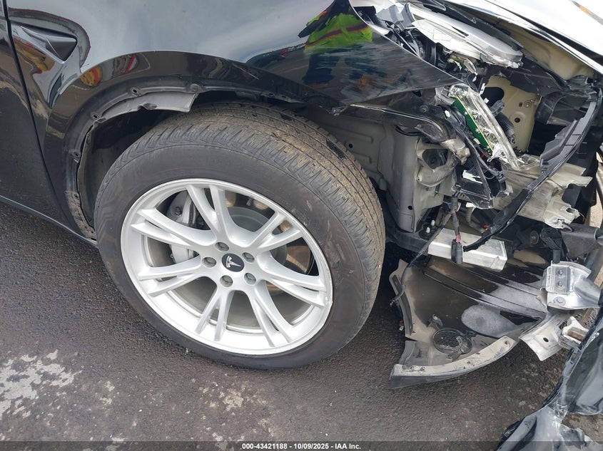 2022 Tesla Model Y Long Range Dual Motor All-Wheel Drive VIN: 7SAYGAEE5NF543820 Lot: 43421188