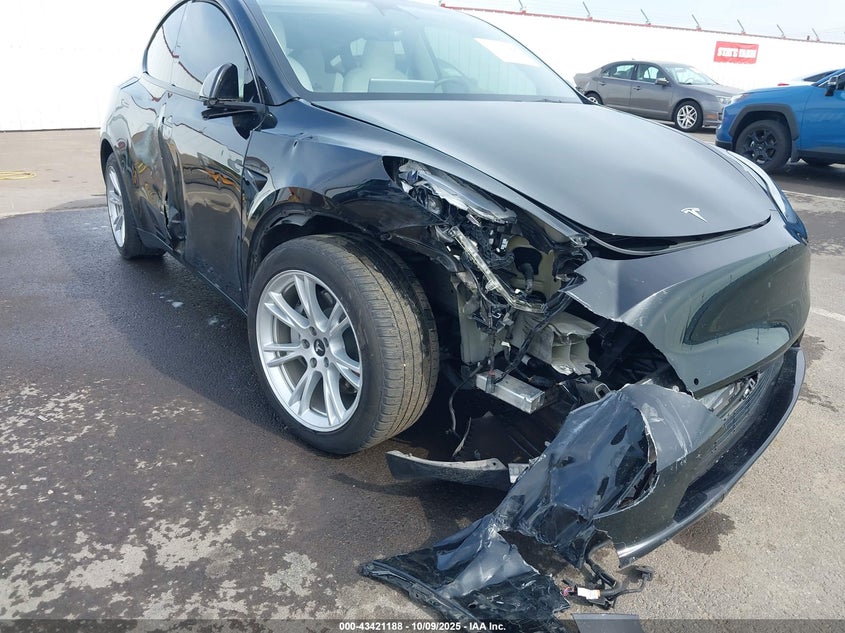 2022 Tesla Model Y Long Range Dual Motor All-Wheel Drive VIN: 7SAYGAEE5NF543820 Lot: 43421188