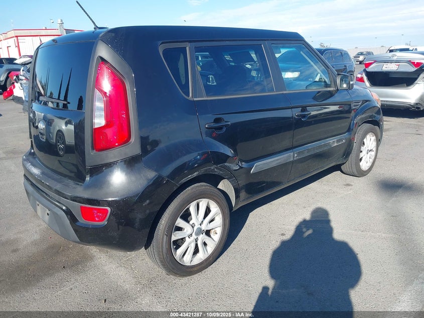 2013 KIA SOUL + KNDJT2A65D7569885