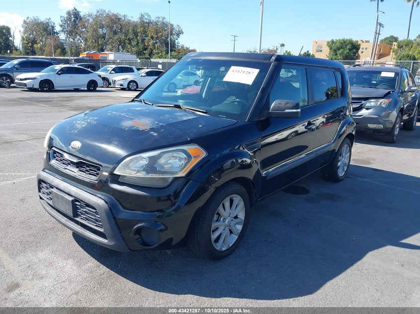 2013 KIA SOUL + KNDJT2A65D7569885