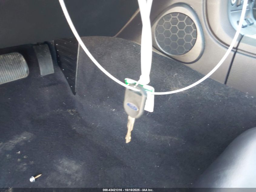 2003 Ford Thunderbird VIN: 1FAHP60A93Y105061 Lot: 43421316