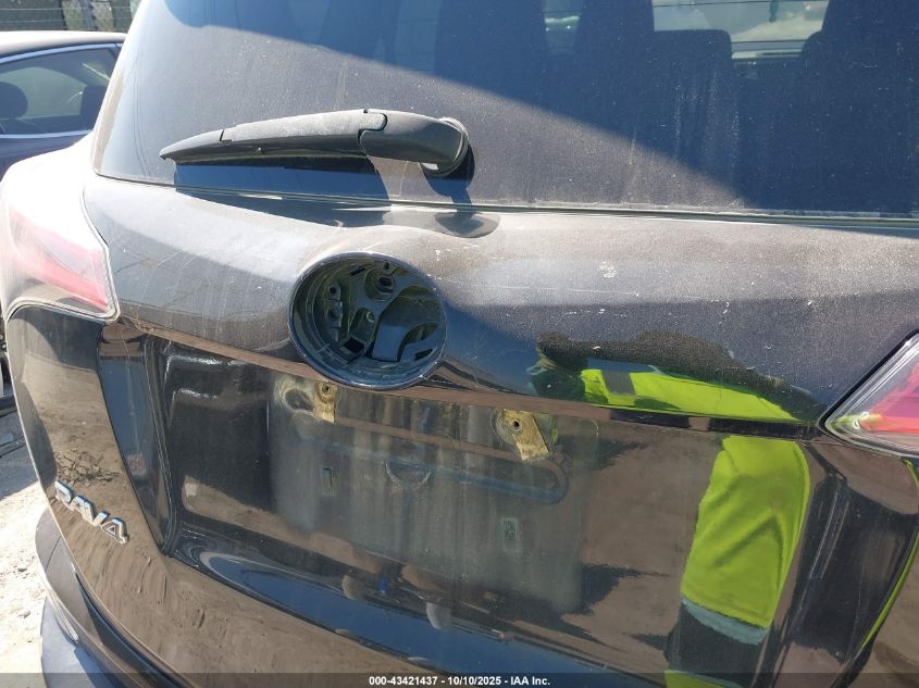 2018 Toyota Rav4 Xle VIN: 2T3WFREV5JW464867 Lot: 43421437