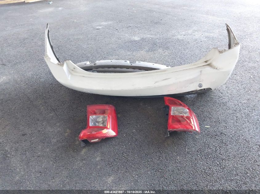 2009 Kia Rondo Lx VIN: KNAFG528397266247 Lot: 43421587