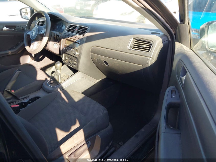 2013 VOLKSWAGEN JETTA 2.0L S - 3VW1K7AJ6DM410770