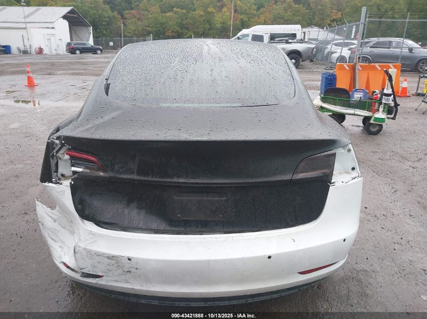 2018 Tesla Model 3 Long Range/Performance VIN: 5YJ3E1EB3JF117637 Lot: 43421888