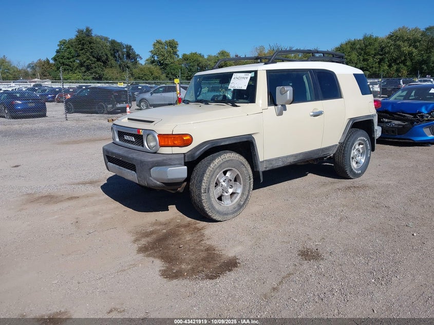 JTEBU11F38K047685 2008 TOYOTA FJ CRUISER photo no. 2