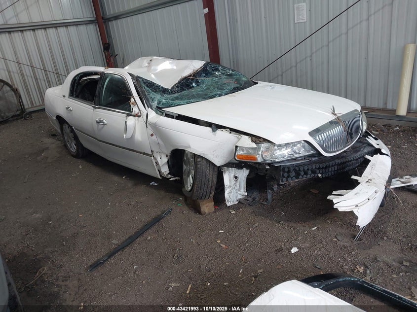 LINCOLN TOWN CAR SIGNATURE LIMITED