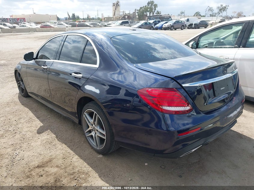 2018 Mercedes-benz E-class 2.0 E 300 Blue Lot 111043422096 Vin WDDZF4JB4JA319061