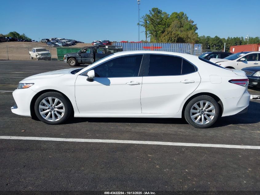 2018 Toyota Camry Le VIN: 4T1B11HK3JU113450 Lot: 43422254