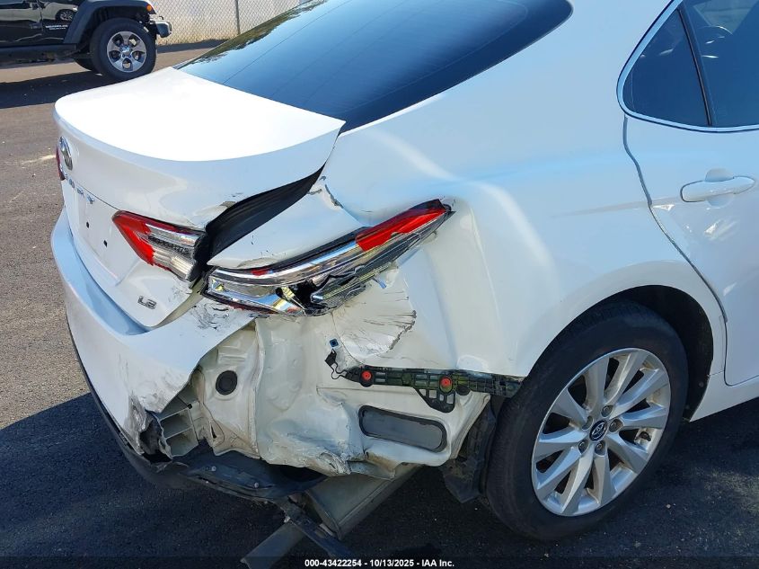 2018 Toyota Camry Le VIN: 4T1B11HK3JU113450 Lot: 43422254