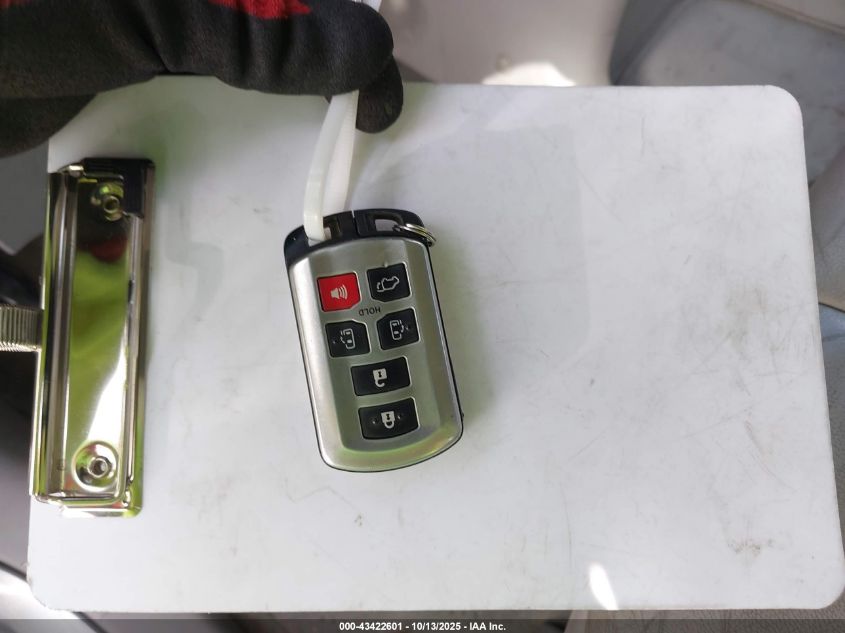 2013 Toyota Sienna Xle V6 8 Passenger VIN: 5TDYK3DC2DS334536 Lot: 43422601