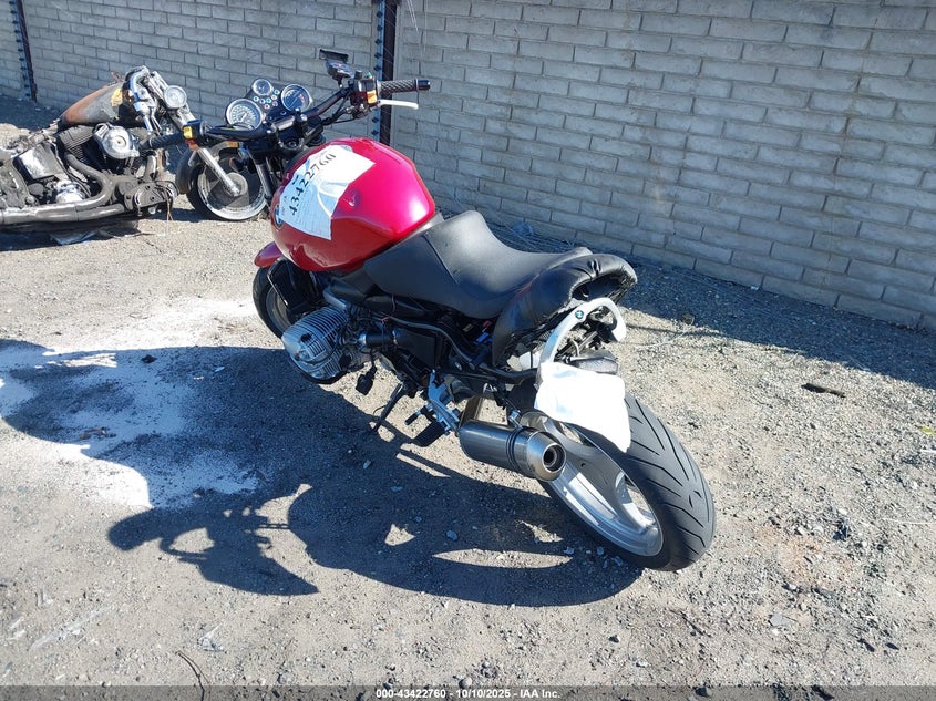 WB10407B4YZB82000 2000 BMW R 1100 photo no. 3