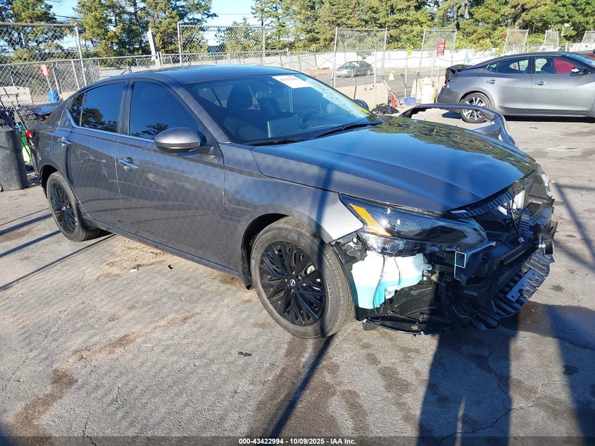 NISSAN ALTIMA SV FWD