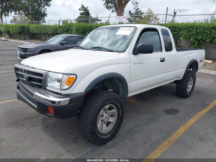 4TASN92N7YZ640829 2000 TOYOTA TACOMA photo no. 2