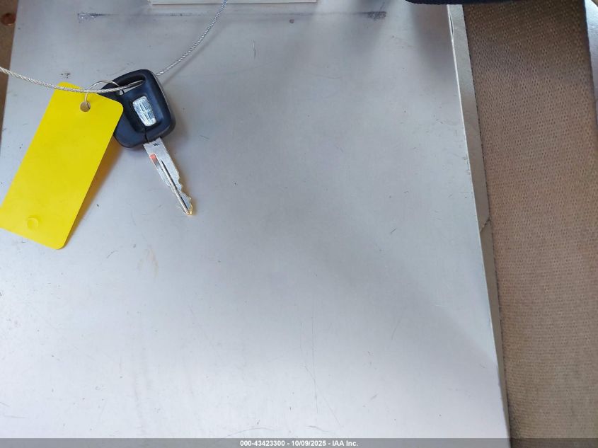 2000 Lincoln Town Car Signature VIN: 1LNHM82W6YY867208 Lot: 43423300