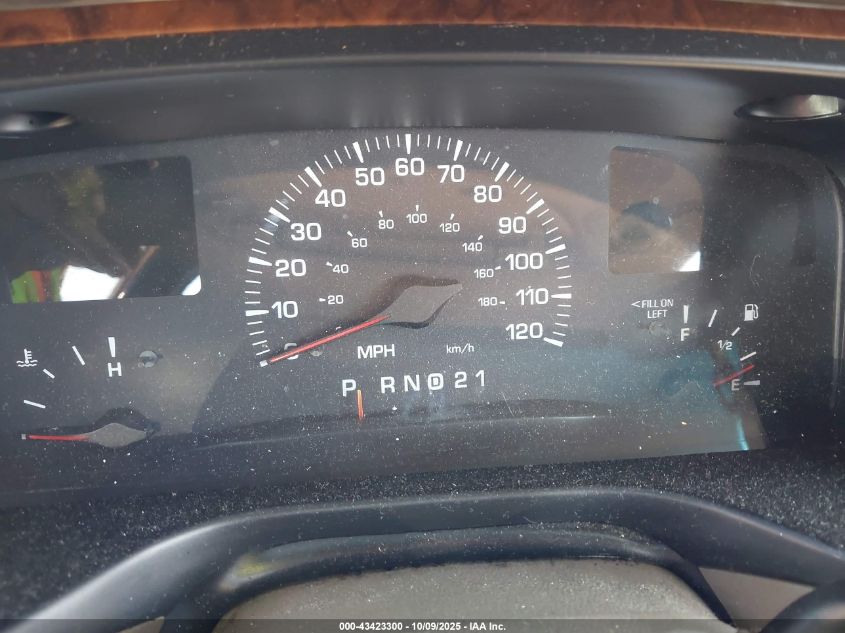 2000 Lincoln Town Car Signature VIN: 1LNHM82W6YY867208 Lot: 43423300