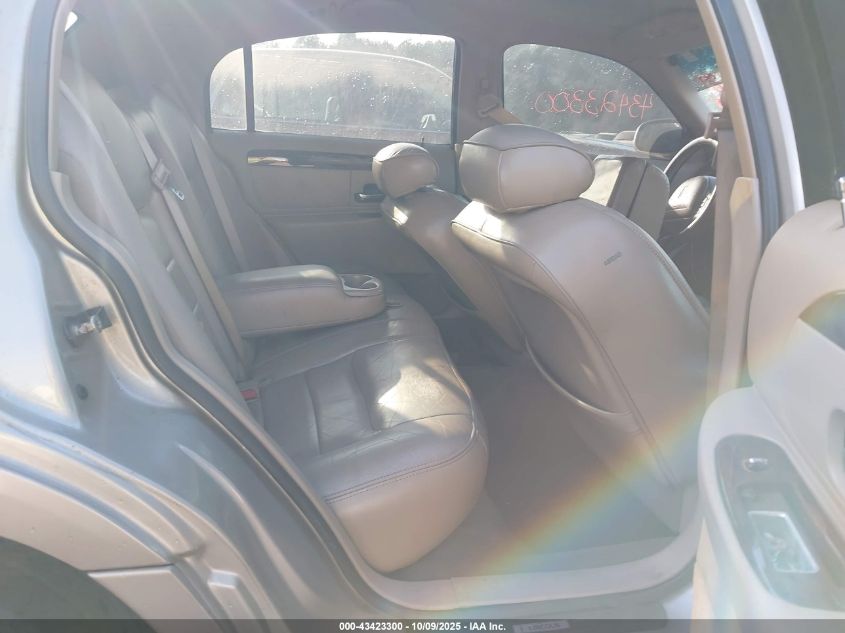 2000 Lincoln Town Car Signature VIN: 1LNHM82W6YY867208 Lot: 43423300