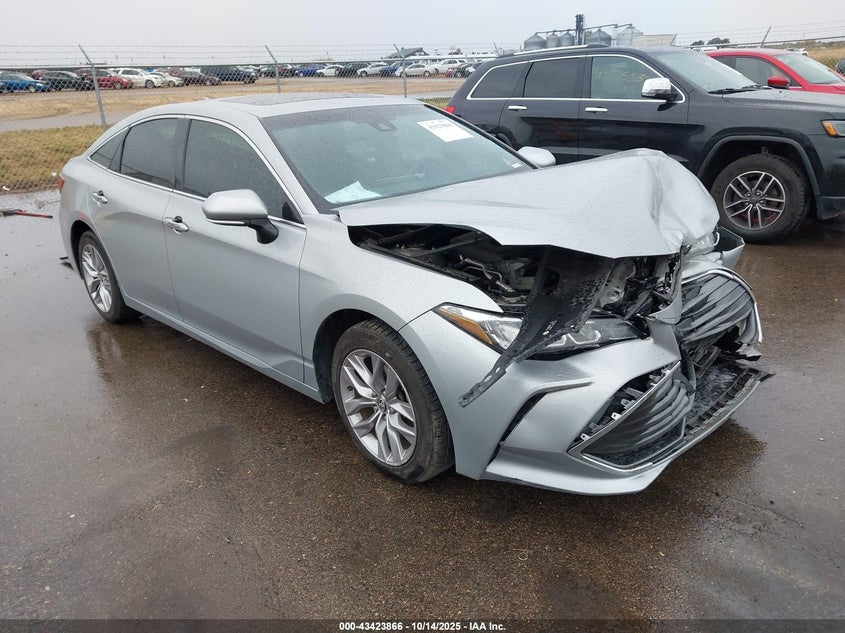 TOYOTA AVALON XLE AWD