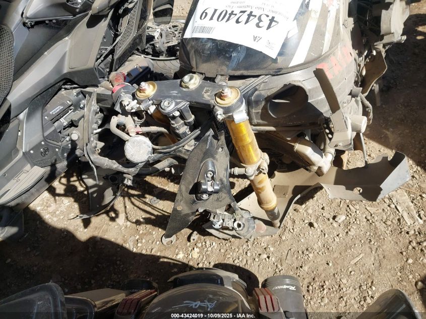 2004 Suzuki Gsx-R1000 VIN: JS1GT75A742104425 Lot: 43424019