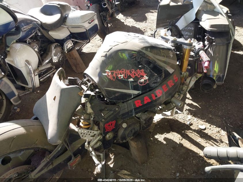 2004 Suzuki Gsx-R1000 VIN: JS1GT75A742104425 Lot: 43424019