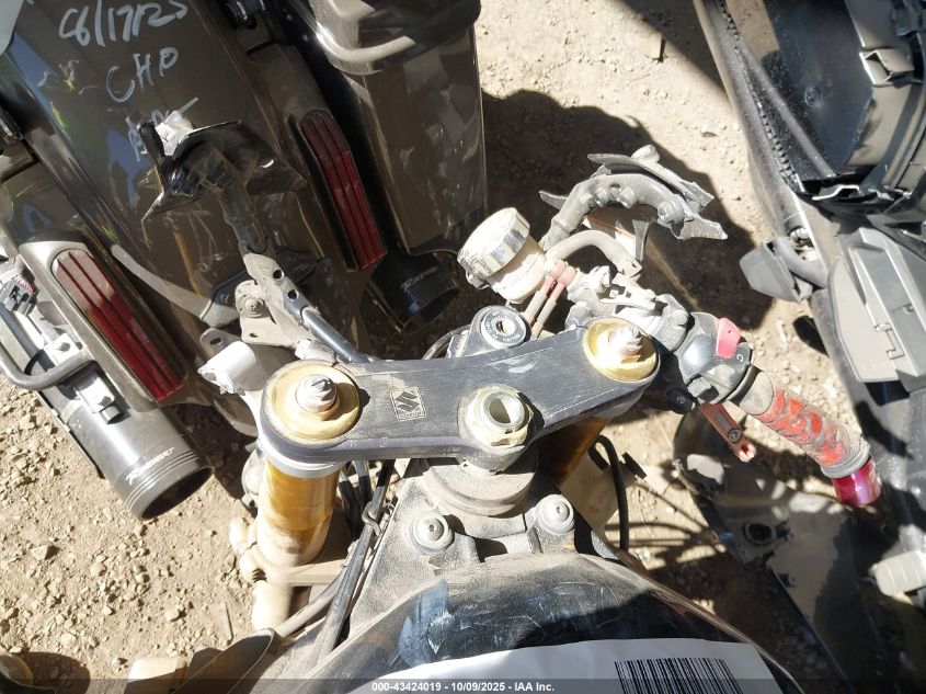 2004 Suzuki Gsx-R1000 VIN: JS1GT75A742104425 Lot: 43424019