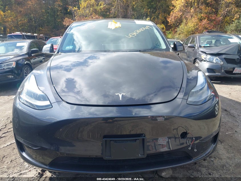 2024 Tesla Model Y Long Range Dual Motor All-Wheel Drive VIN: 7SAYGDEE2RF157220 Lot: 43424049