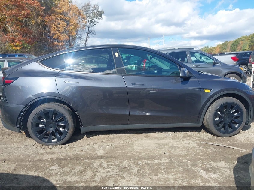 2024 Tesla Model Y Long Range Dual Motor All-Wheel Drive VIN: 7SAYGDEE2RF157220 Lot: 43424049