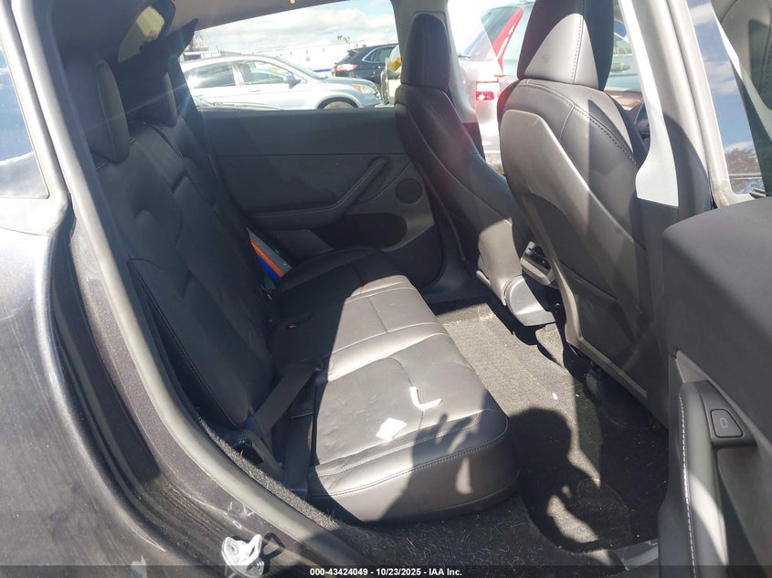 2024 Tesla Model Y Long Range Dual Motor All-Wheel Drive VIN: 7SAYGDEE2RF157220 Lot: 43424049