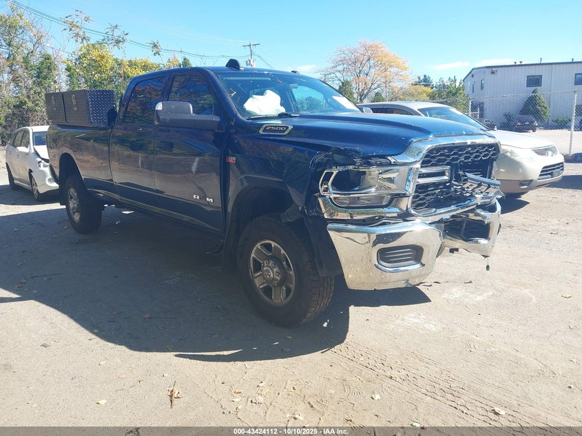 RAM 2500 TRADESMAN 4X4 8 BOX