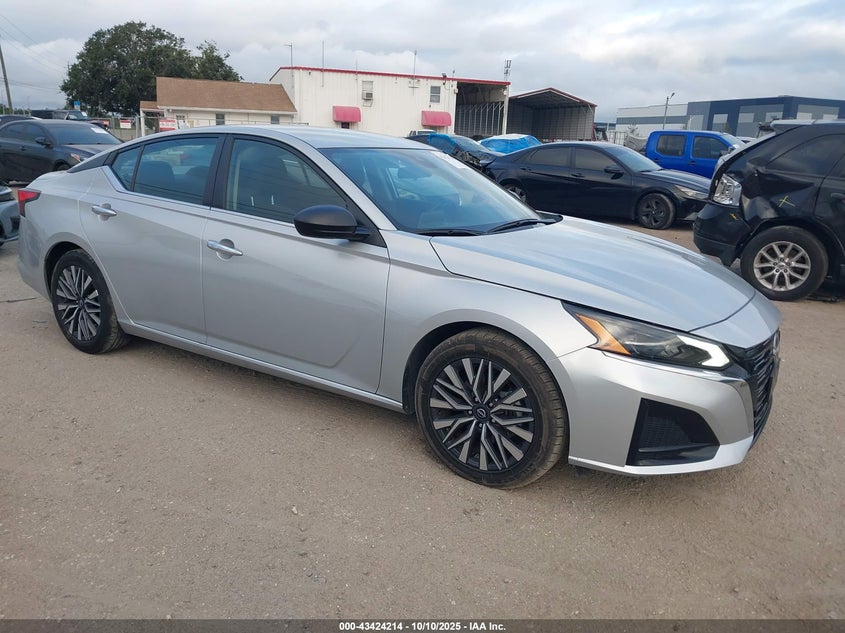 NISSAN ALTIMA SV FWD