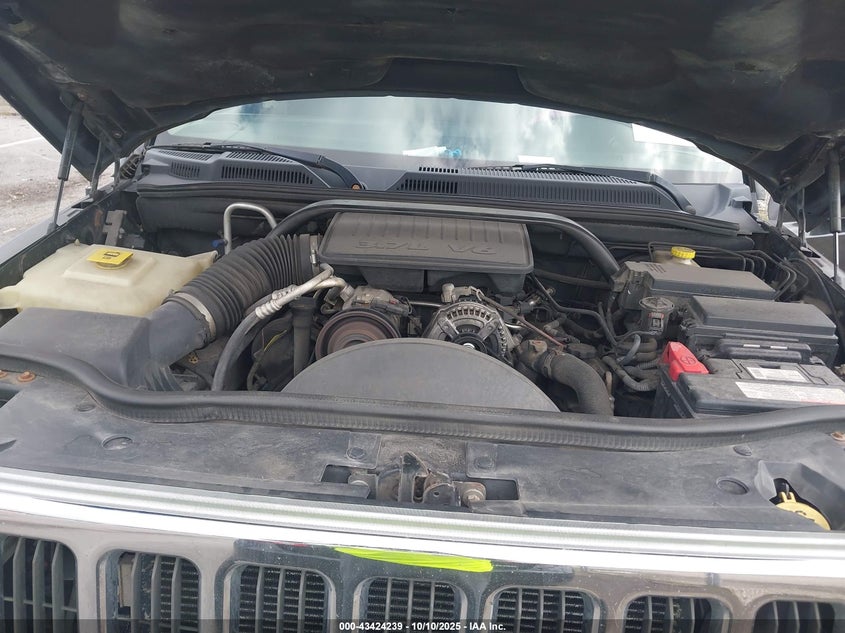 2008 Jeep Commander Sport VIN: 1J8HG48K58C228672 Lot: 43424239