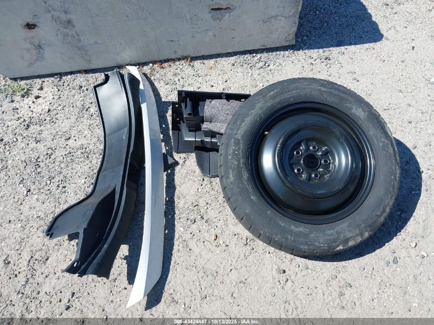 2018 Toyota Rav4 Le VIN: JTMBFREV0JJ744631 Lot: 43424447