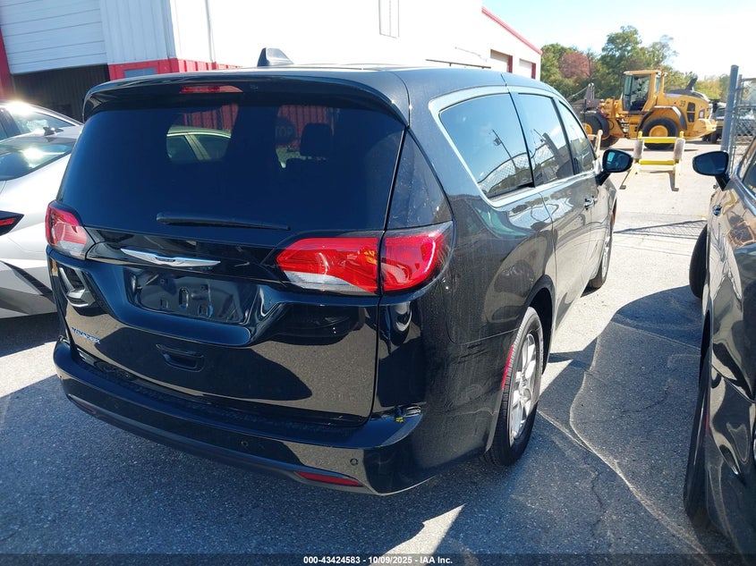 2C4RC1CG3TR175754 2026 CHRYSLER VOYAGER photo no. 4
