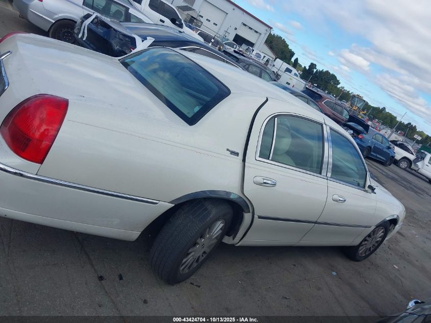 2005 Lincoln Town Car Signature Limited VIN: 1LNHM82W15Y610162 Lot: 43424704