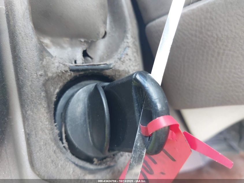 2005 Lincoln Town Car Signature Limited VIN: 1LNHM82W15Y610162 Lot: 43424704