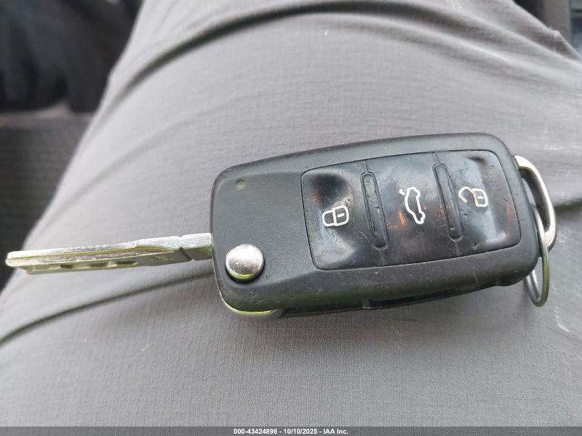 2013 VOLKSWAGEN JETTA SPORTWAGEN 2.5L S - 3VWPP7AJ7DM642208