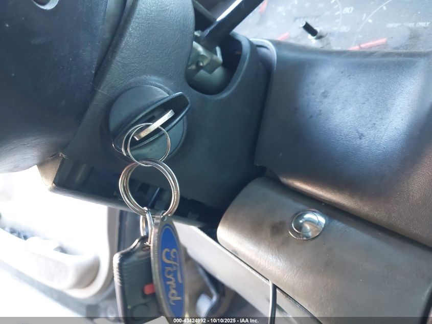 2000 Ford F-350 Lariat/Xl/Xlt VIN: 1FTWW32F8YEC74959 Lot: 43424992