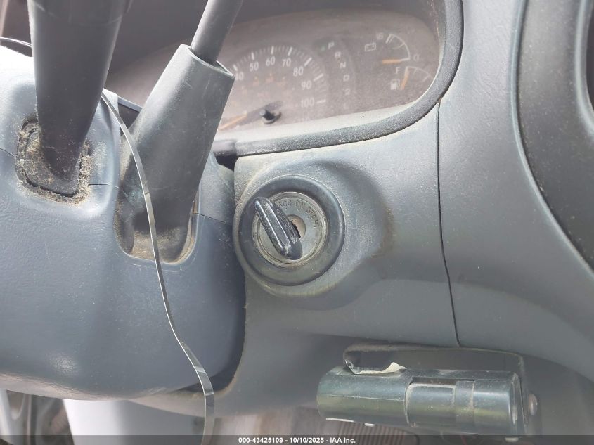 2000 Toyota Tundra Sr5 V8 VIN: 5TBRT3411YS109605 Lot: 43425109