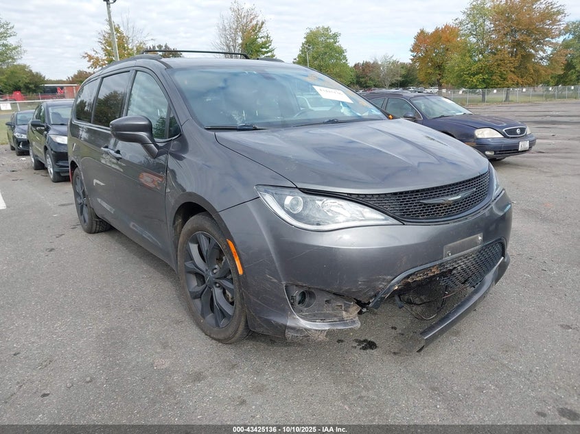 2C4RC1FG3JR356751 2018 Chrysler Pacifica Touring Plus auction photo 1