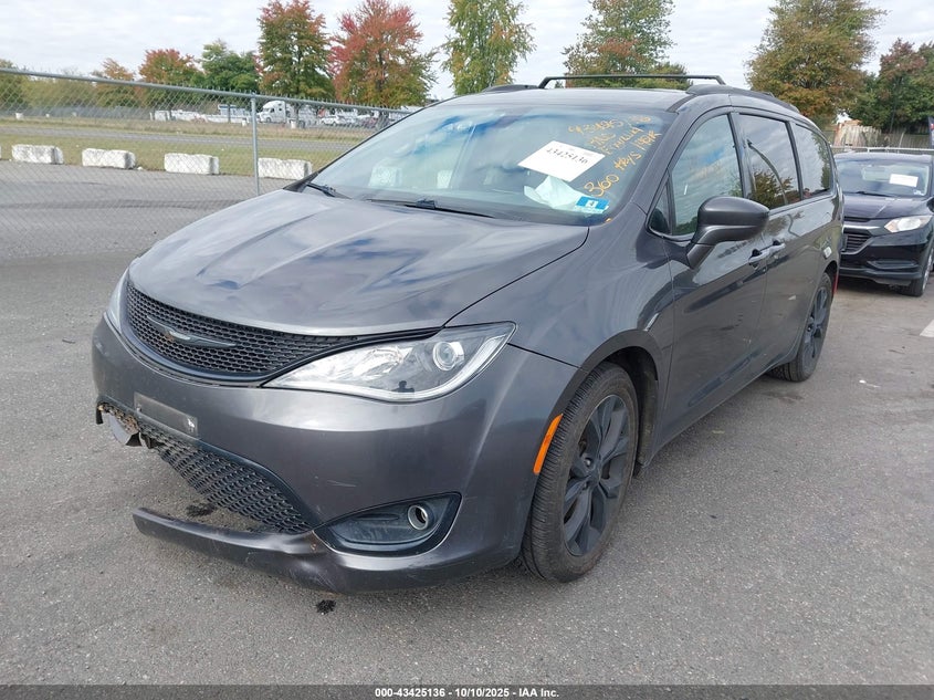 2C4RC1FG3JR356751 2018 CHRYSLER PACIFICA photo no. 2