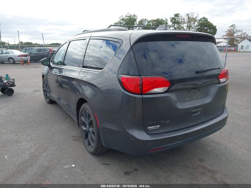 2C4RC1FG3JR356751 2018 CHRYSLER PACIFICA photo no. 3