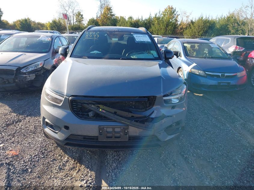 2021 Volvo Xc40 T5 R-Design VIN: YV4162UM7M2446598 Lot: 43425499