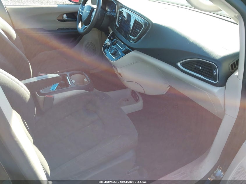 VIN 2C4RC1BG2HR777375 2017 CHRYSLER PACIFICA TOURING PLUS