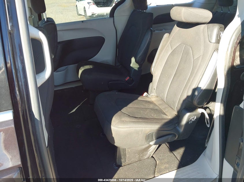 VIN 2C4RC1BG2HR777375 2017 CHRYSLER PACIFICA TOURING PLUS