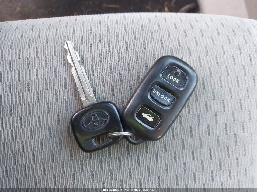 2002 Toyota Camry Le VIN: 4T1BE32K22U010806 Lot: 43425571