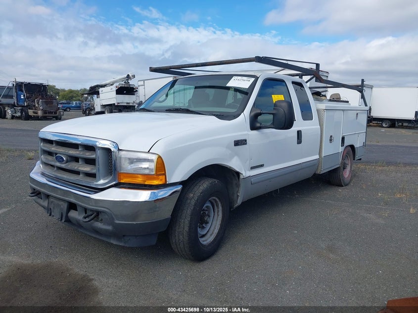 1FTSX30FX1ED55269 2001 FORD F350 photo no. 2