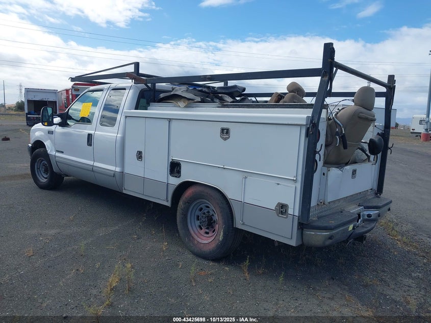 1FTSX30FX1ED55269 2001 FORD F350 photo no. 3